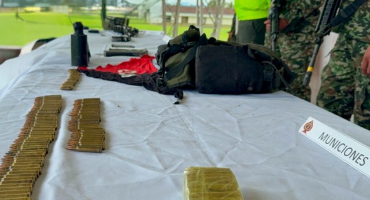 Los soldados lograron incautar este material de guerra luego de enfrentarse con los guerrilleros del ELN en la zona rural del municipio de La Vega, Cauca.
