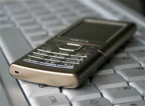 Dos o tres personas, un teléfono móvil y una víctima, generalmente de habla hispana,es lo único indispensable para cometer un secuestro virtual.