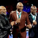 Los boxeadores Evander Holyfield y Mike tyson junto a Lenox Lewis