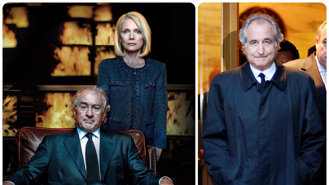 De Niro encarnó a Bernard Madoff, y Pfeiffer a su esposa, Ruth Madoff. A la derecha, el estafador a la salida de una audiencia del Tribunal de Distrito, en Manhattan, en 2009.