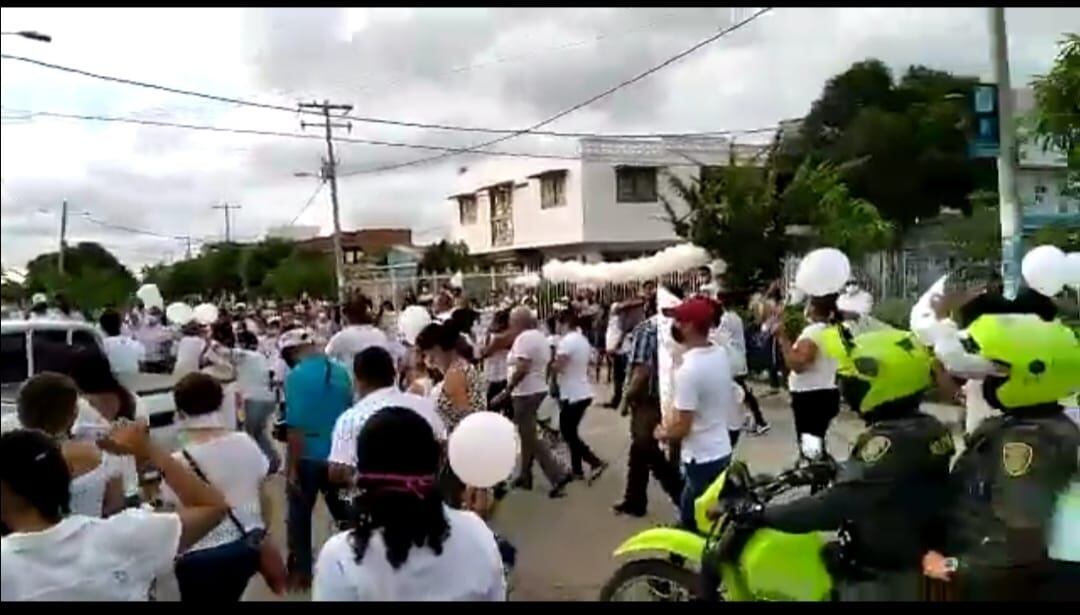Habitantes del barrio Villa Grande, en Cartagena, acompañaron el cuerpo de la pequeña Taniusca Romero.