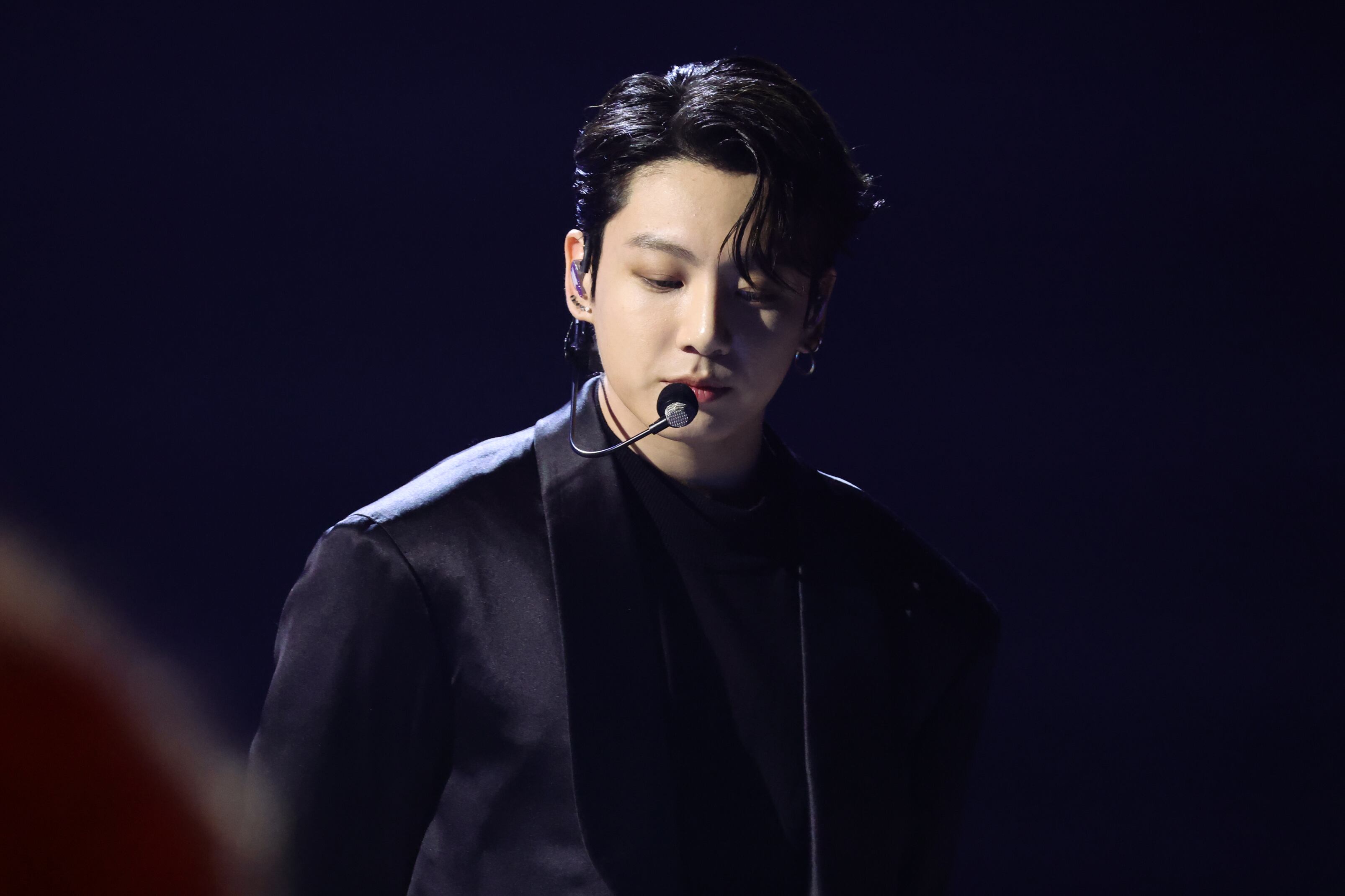 Jungkook de BTS se presenta en el escenario durante la 64.a entrega anual de los premios GRAMMY en el MGM Grand Garden Arena el 3 de abril de 2022 en Las Vegas, Nevada.