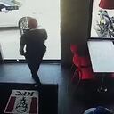 Roban a un hombre dentro de un restaurante en Barranquilla.