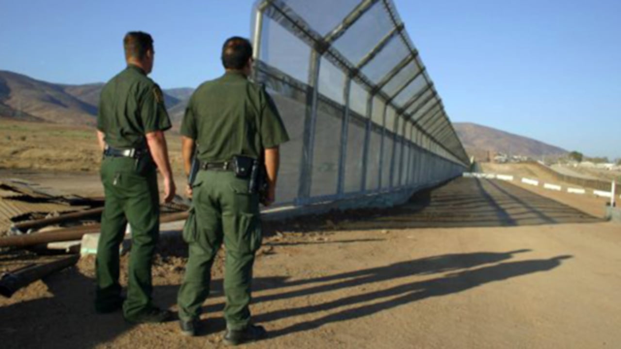 El desierto de Sonora es uno de los más grandes e inhóspitos del mundo.
También uno de los más peligrosos.