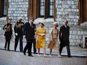 Ronald Reagan, la reina, Nancy Reagan y el duque de Edimburgo, en el Castillo de Windsor en 1982.