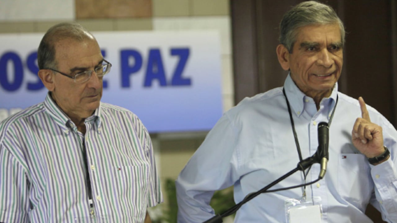 Con una inusual declaración, el general retirado Jorge Enrique Mora, negociador del gobierno, intentó frenar los rumores que corren acerca de que la doctrina militar se estaría negociando con las Farc.