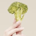 El brócoli ayuda a prevenir accidentes cardiovasculares, gracias a su alto contenido en vitamina K y sulforafano