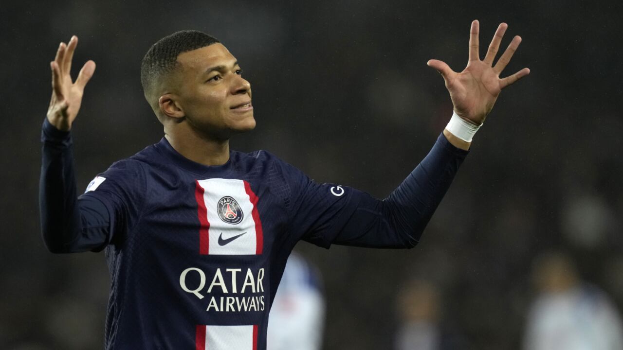 Kylian Mbappe vistiendo la camiseta del PSG. (AP Photo/Thibault Camus)