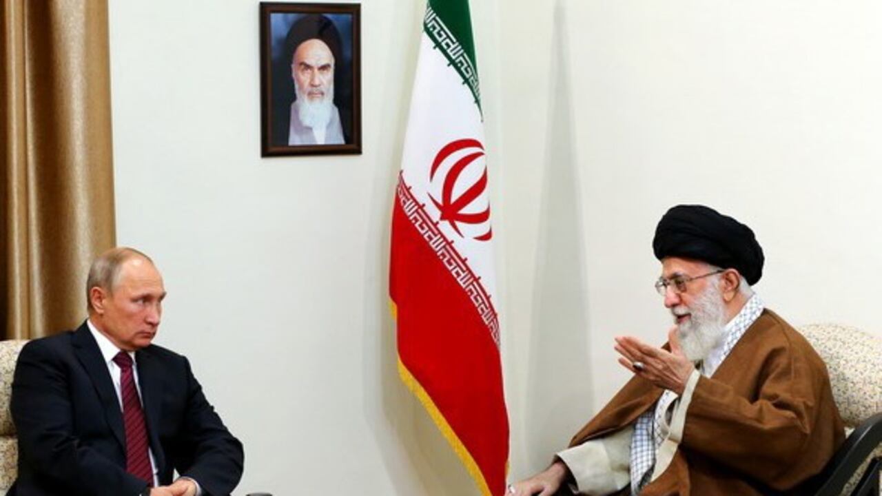 Los líderes de Irán y Rusia se reúnen para afianzar relaciones