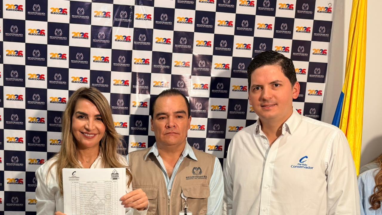 La presidenta del Partido Conservador, la senadora Nadia Blel, presentó su lista de candidatos al Senado.