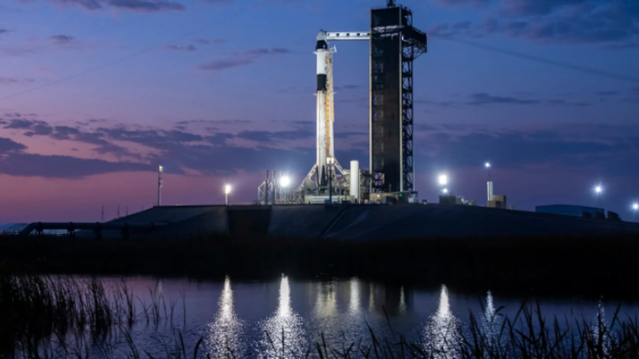 La misión Crew-10, prevista para el 14 de marzo, traerá astronautas a la EEI después de un retraso por el clima.