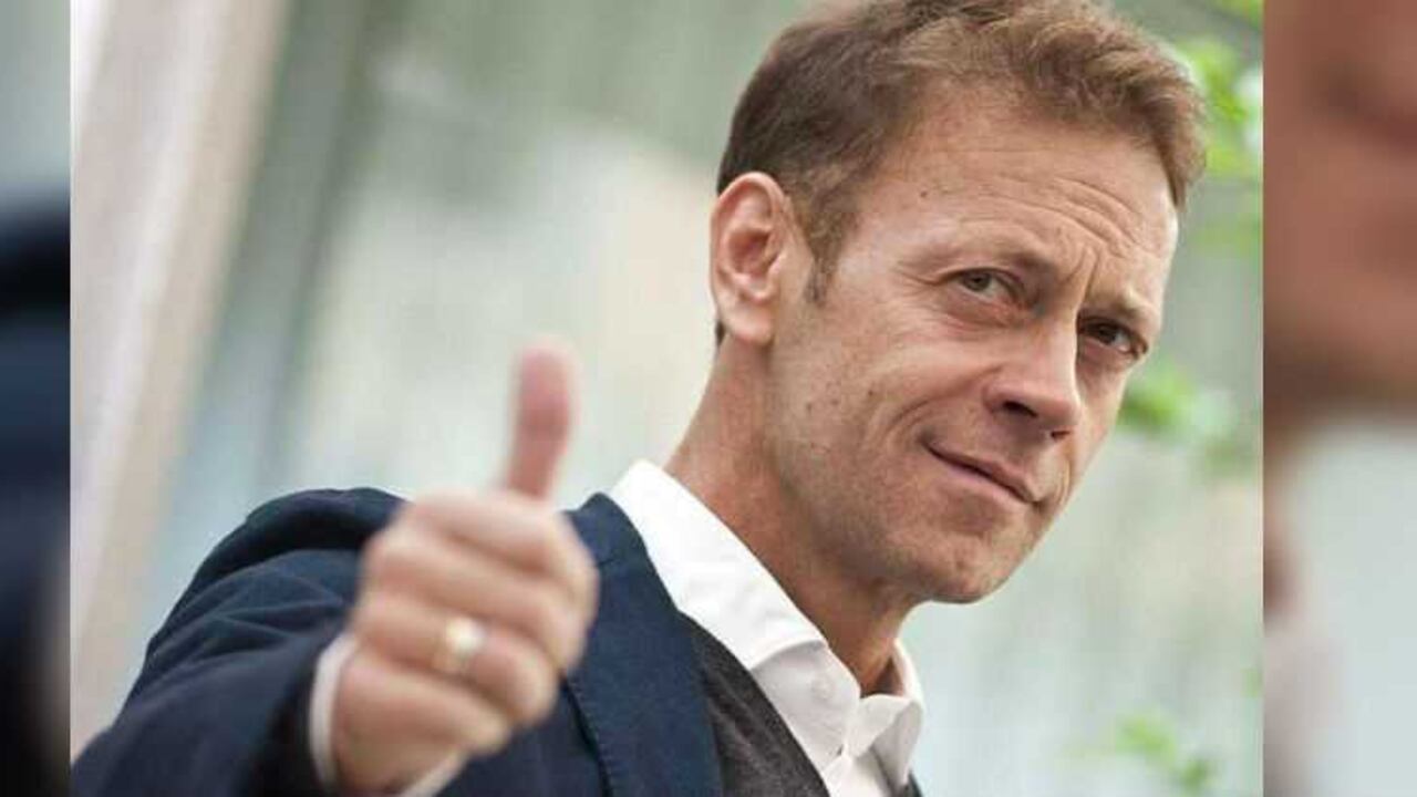 Rocco Siffredi no quiere volver quiere dedicarse a dirigir películas porno y a dar clases en un academia porno que desea crear en Budapest.