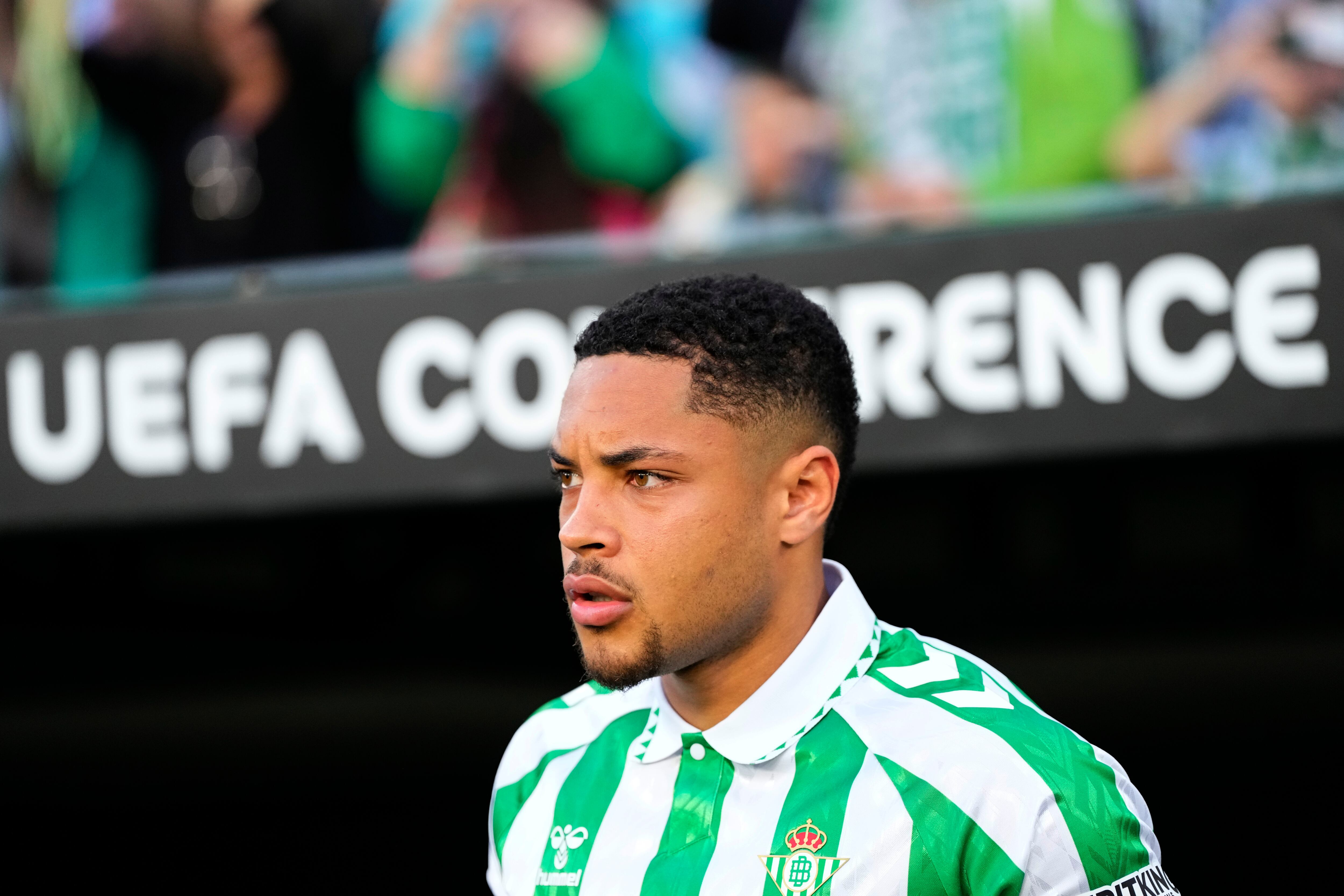 Betis' Vitor Roque waits for the start of the Conference League playoff second leg soccer match between Betis and Gent at the Benito Villamarin stadium in Seville, Spain, Thursday Feb. 20, 2025. (AP Photo/Jose Breton)