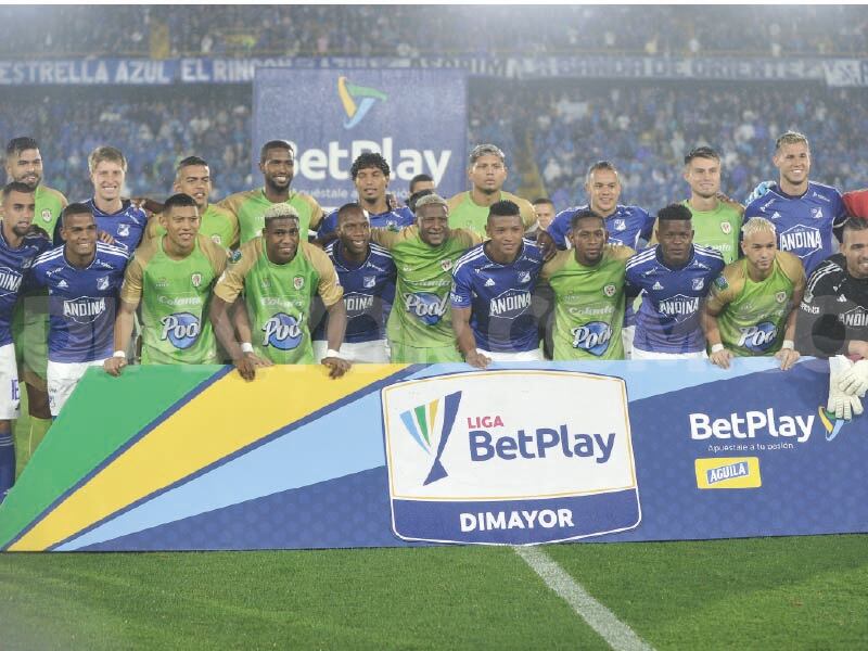 Jugadores de Millonarios y Jaguares antes del pitazo inicial este sábado