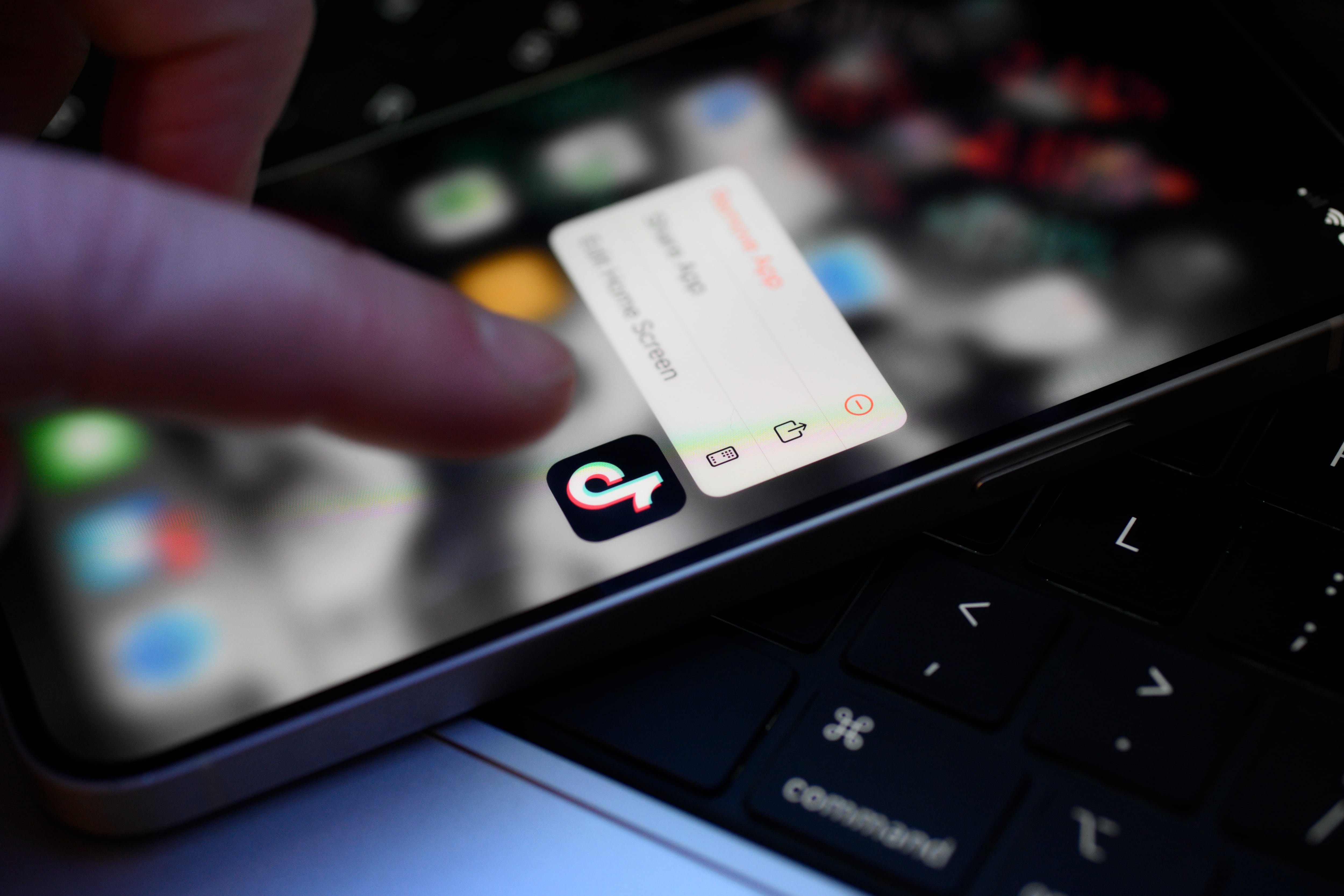 Matriz de TikTok luchará "enérgicamente" contra acusaciones de un exejecutivo en EEUU