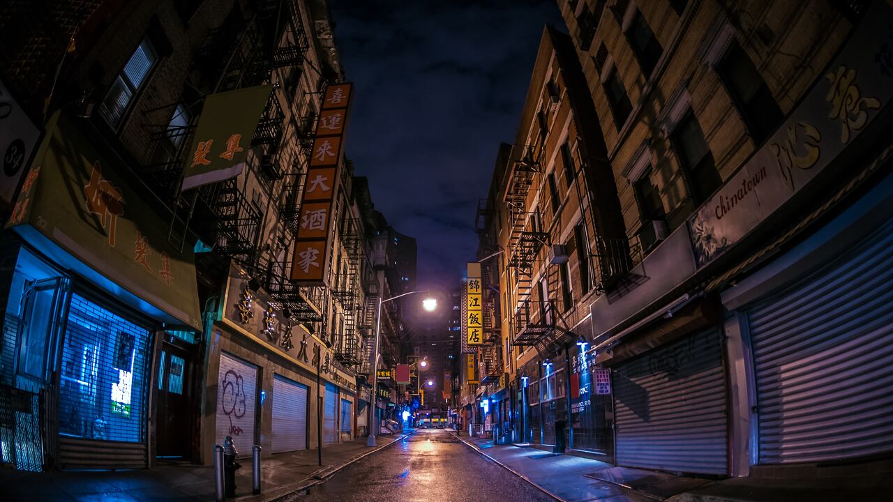 La víctima es una mujer de 52 años de edad que duerme en las calles de la ciudad.