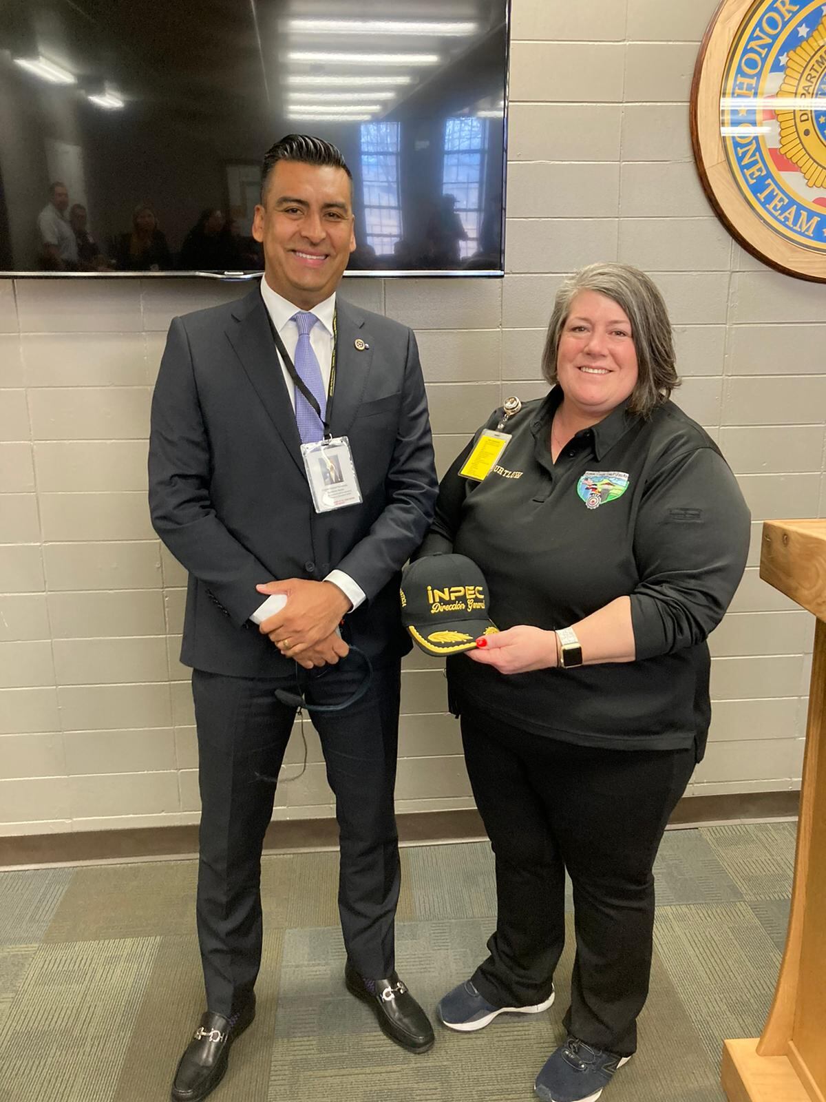 El coronel Daniel Gutiérrez, director del Instituto Nacional Penitenciario en Colombia, estuvo junto con otros funcionarios de la misma entidad en un recorrido institucional por cárceles de los Estados Unidos.