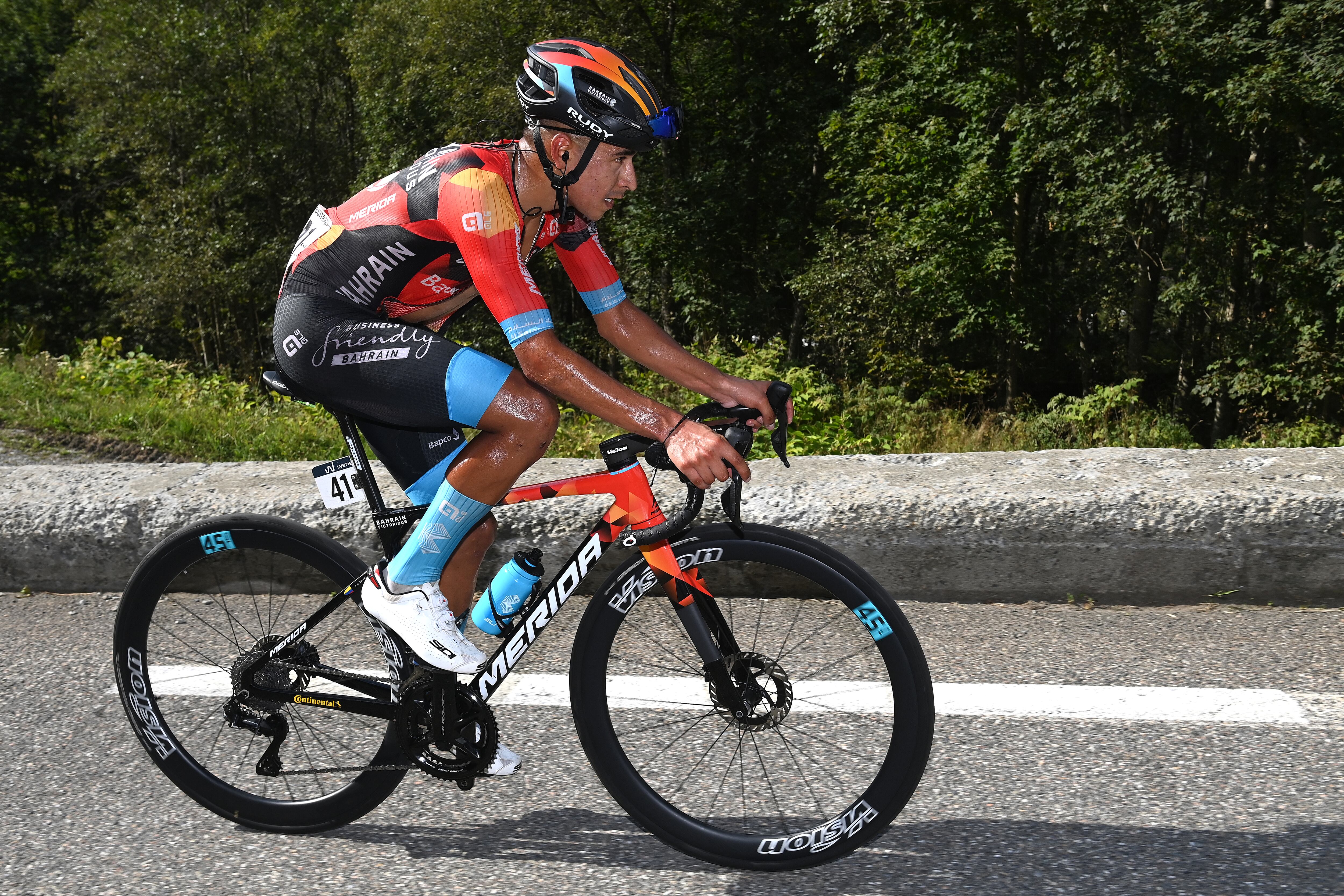 COL DU TOURMALET, FRANCIA - 8 DE SEPTIEMBRE: Santiago Buitrago Sánchez de Colombia y el equipo Bahréin - Victorious compite durante la 78.ª Vuelta a España 2023, una etapa de 134,7 km desde Formigal. Huesca la Magia al Col du Tourmalet 2115m / #UCIWT / el 08 de septiembre de 2023 en Col du Tourmalet, Francia. (Foto de Tim de Waele/Getty Images)