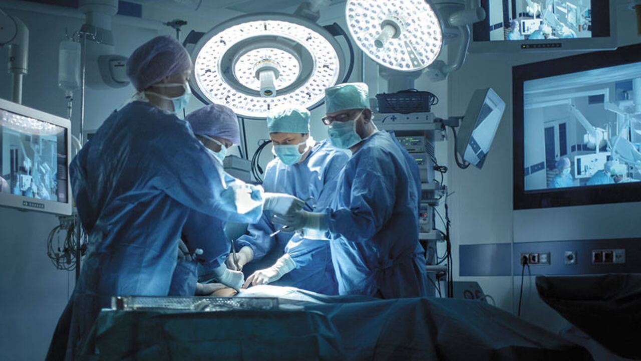 El Gobierno prepara el pago de una bonificación para los profesionales de la salud que estuvieron ayudando durante la pandemia.