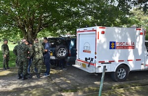 CTI de la Fiscalía inspeccionó los cuerpos sin vida de los guerrilleros.
