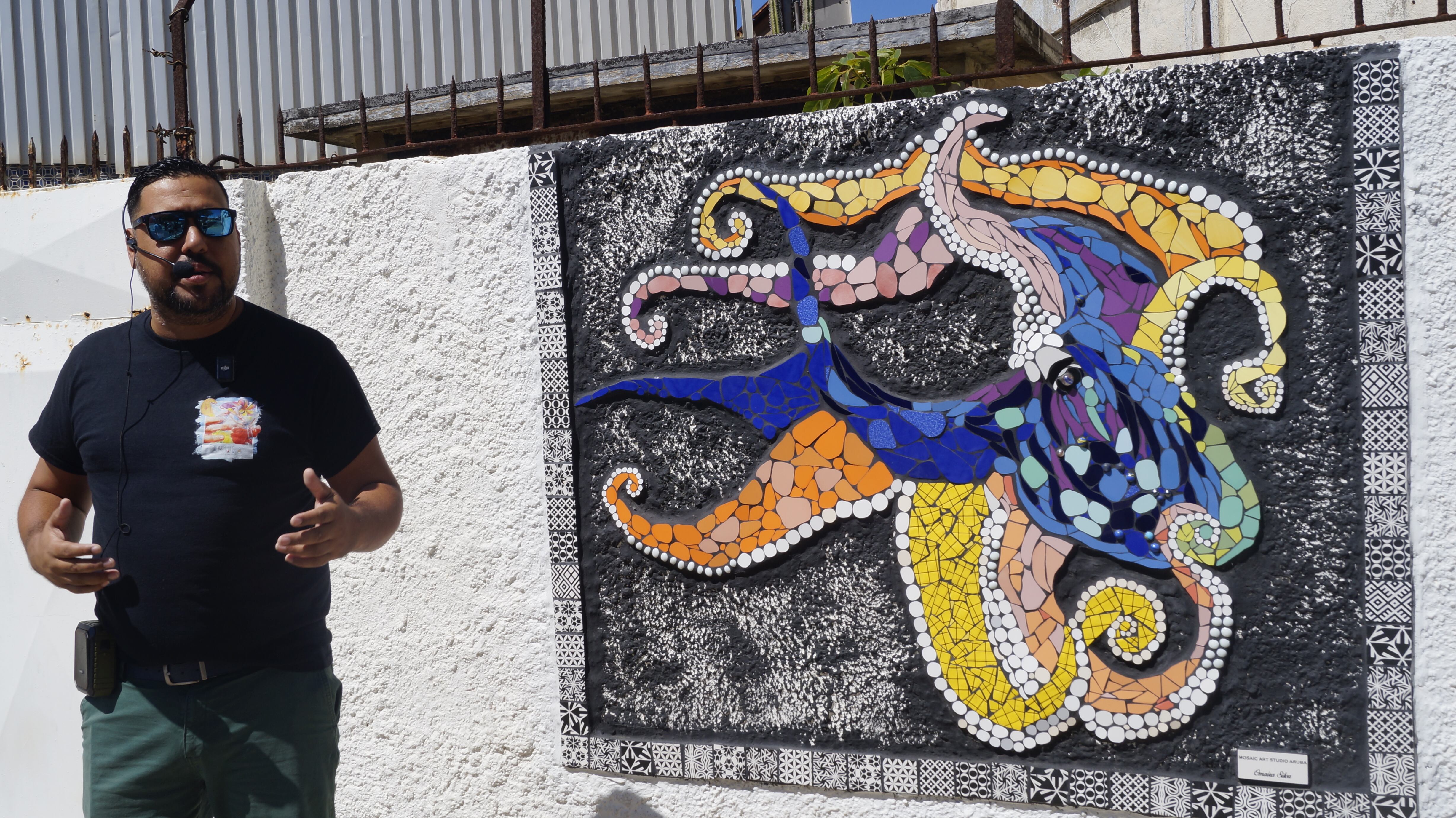 Tito Bolívar, reconocido gestor cultural y director de la galería Artisa. Reconocido por ser el hombre clave en la renovación de San Nicolás.