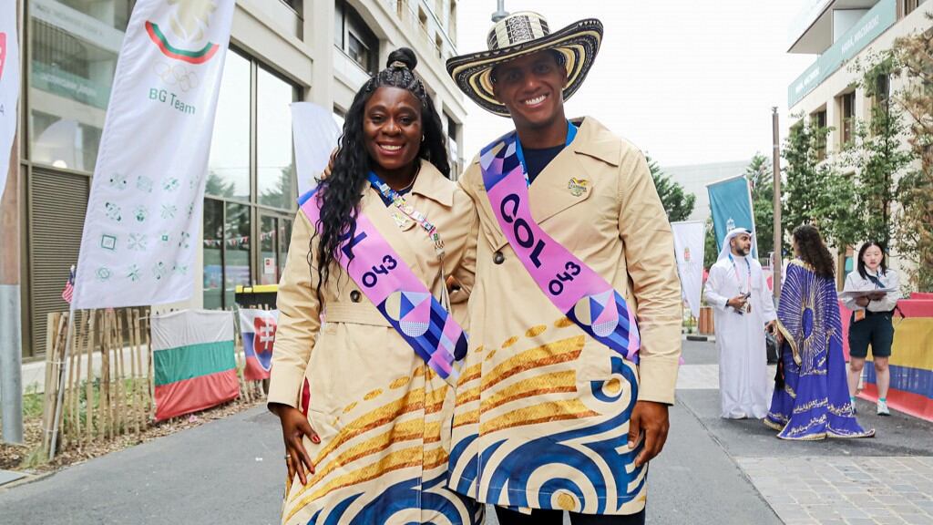 Gabardina del Comité Olímpico Colombiano en París 2024.