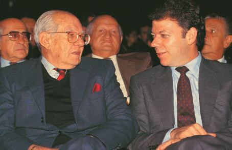 El ex presidente Alfonso López Michelsen fue un gran consejero para Juan Manuel Santos. Sus amigos cercanos cuentan que desde niño disfrutaba conversar con los amigos de su padre y que por eso lo sedujo tanto la política.