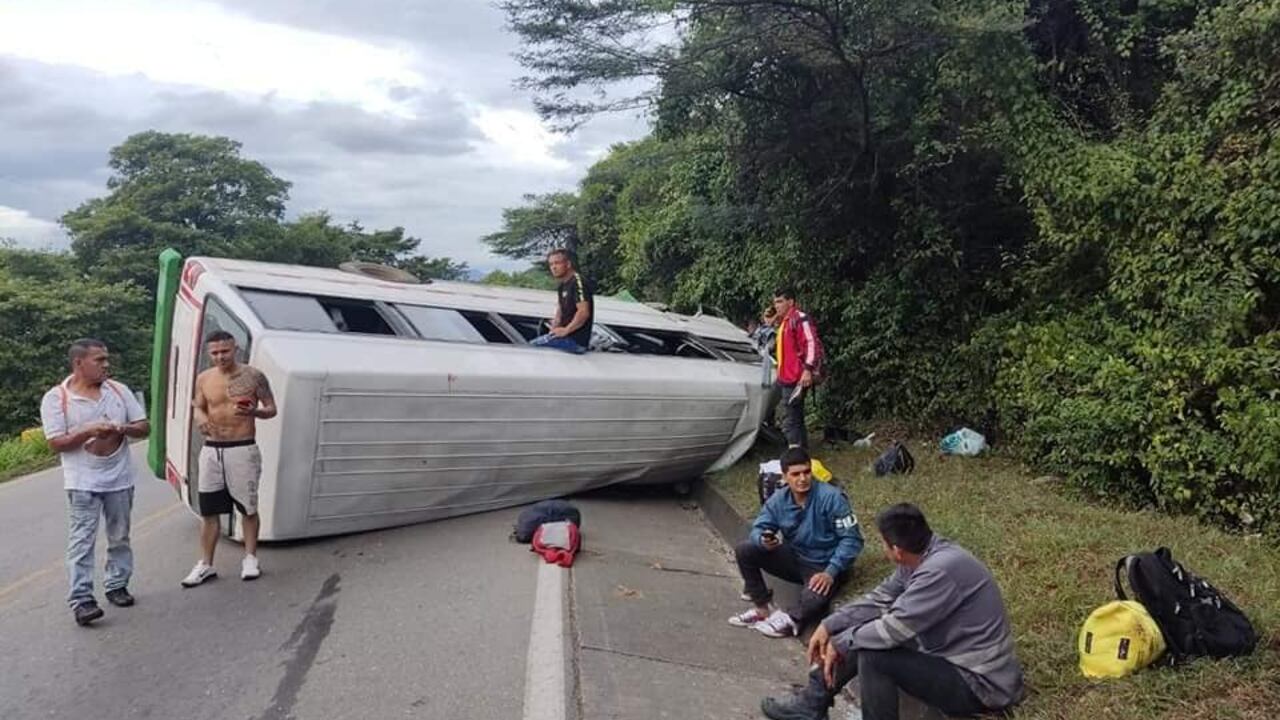 Se habla que en el vehículo iban 25 personas.