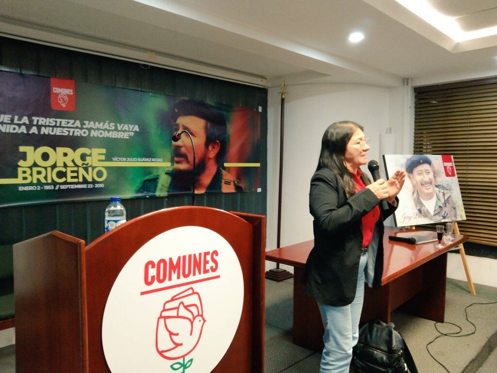 Sandra Ramírez, senadora por el partido Comunes, en un homenaje a los excomandantes guerrilleros que fueron dados de baja. 
