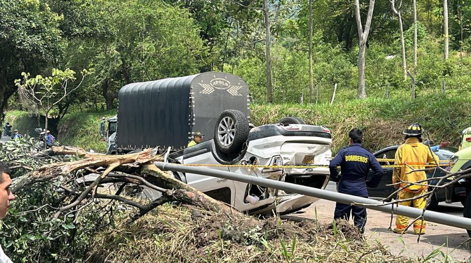 Fuerte accidente de tránsito en Santander le cobra la vida a influyente político.