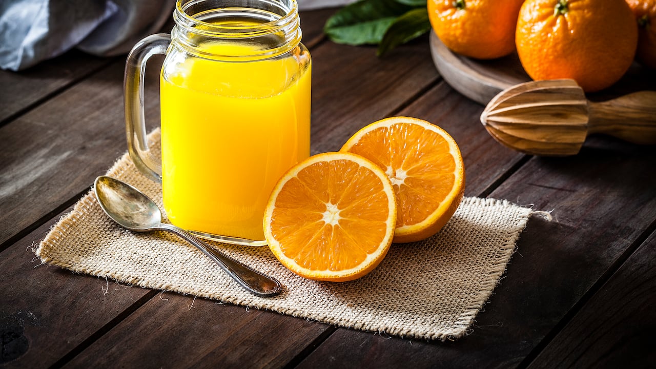 En la línea de los cítricos, la naranja destaca por ser un potente depurativo natural y favorecer la eliminación de radicales libres,