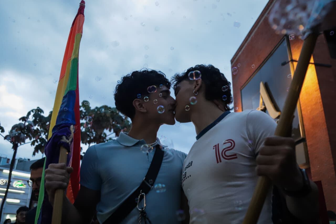 La pareja de jóvenes que habría sido víctima de discriminación.