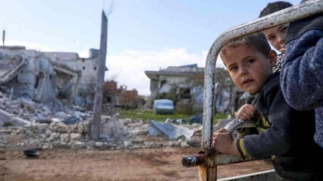 En Siria, que reportó la primera muerte por coronavirus a finales de marzo, la guerra entró en su décimo año.