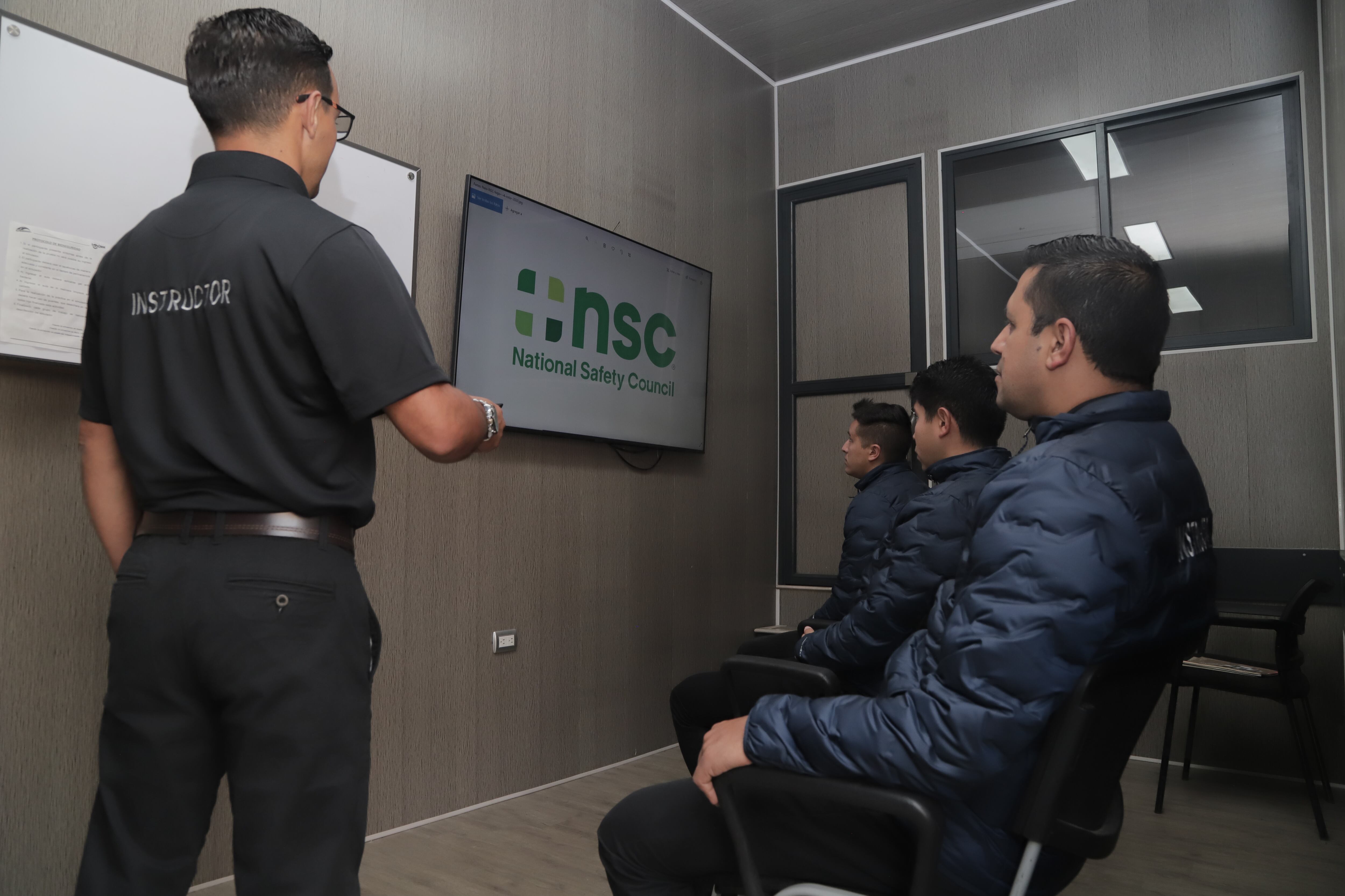 A través de la simulación, los instructores ofrecen un soporte práctico para corregir hábitos inadecuados de conducción.