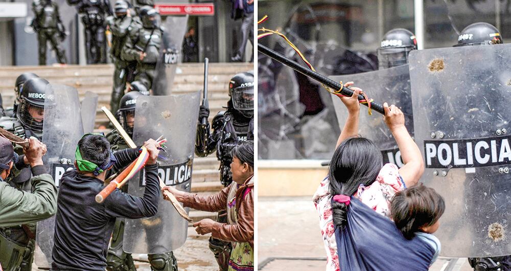   Los manifestantes hirieron a los uniformados con palos, varillas de metal y piedras.