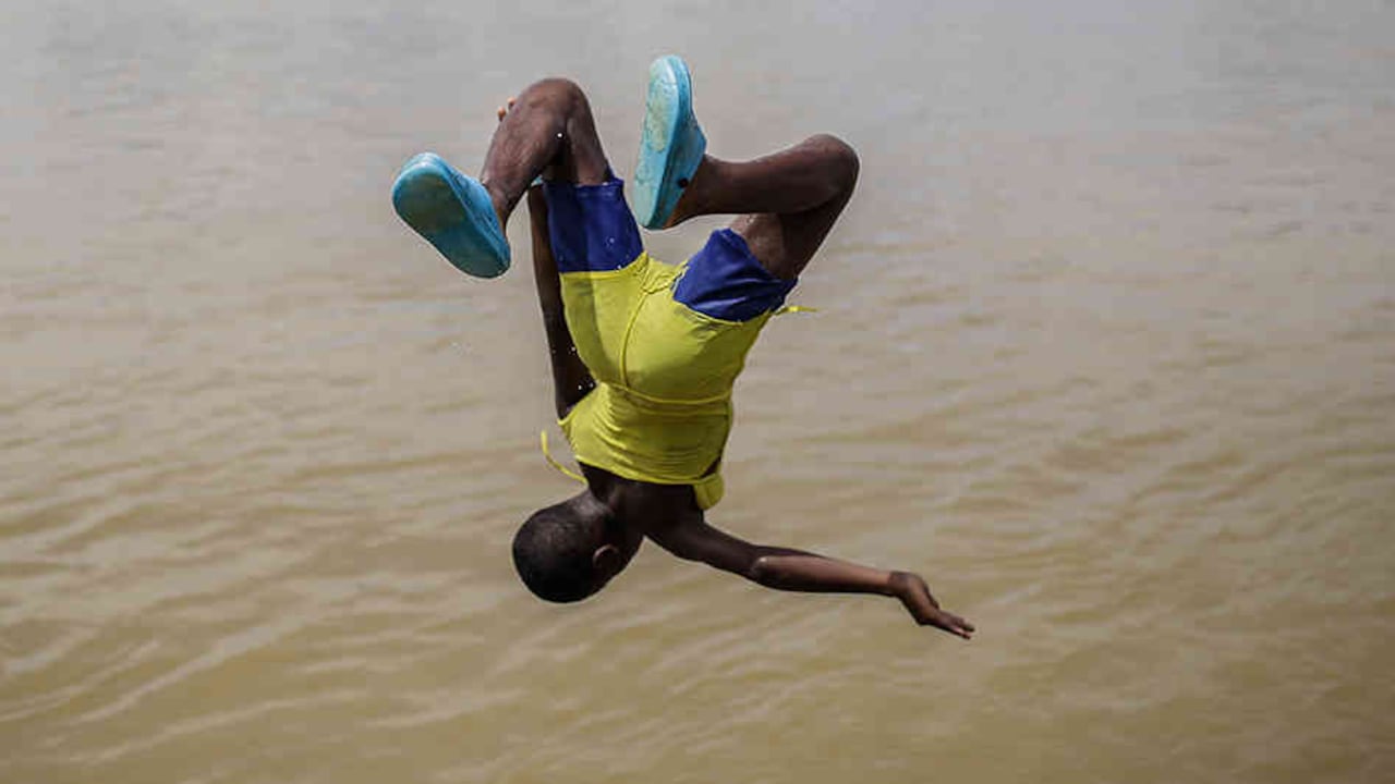 Las comunidades están realizando acciones locales para recuperar el transporte fluvial en el Atrato y superar el rezago educativo en el Chocó.
