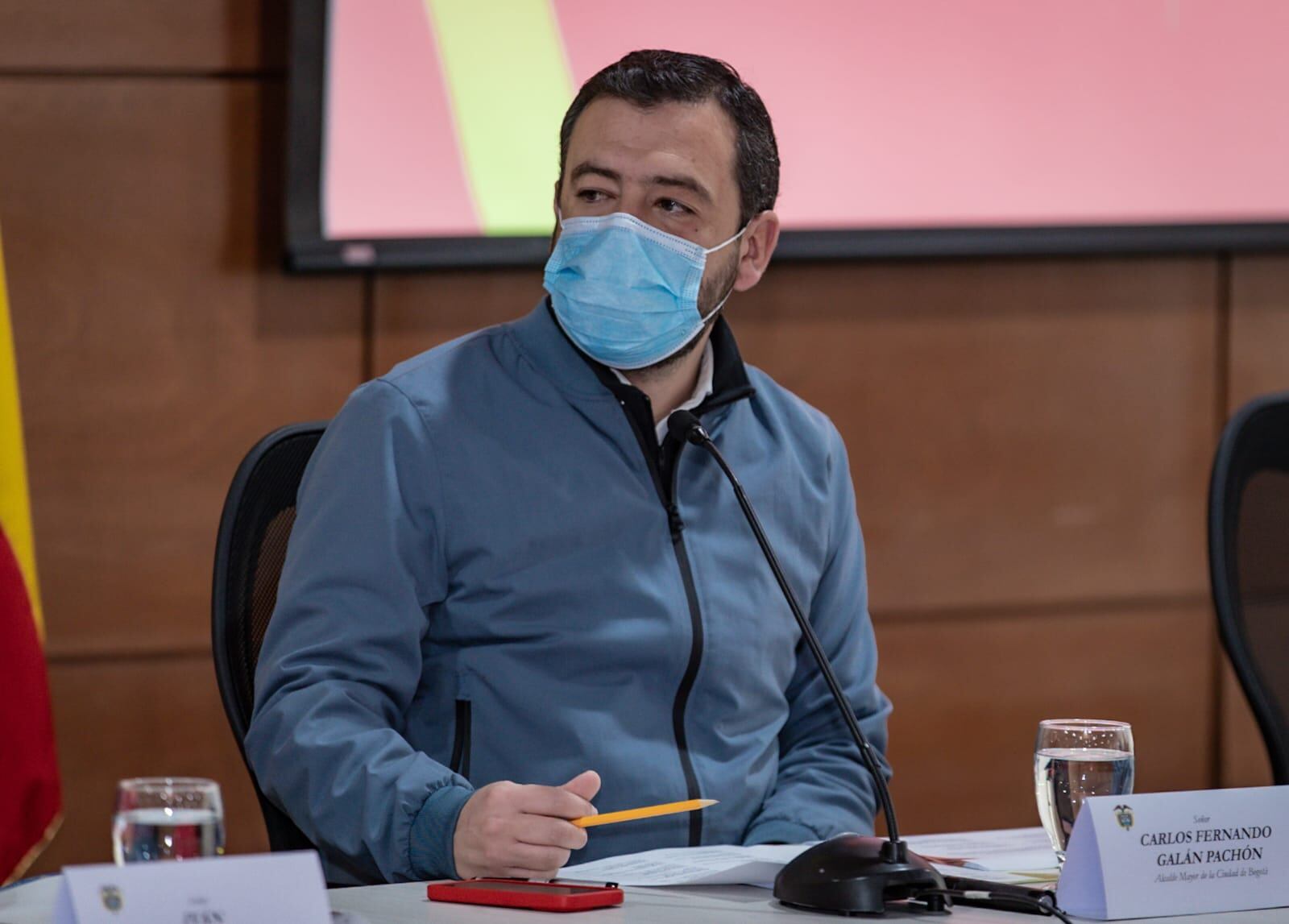 El alcalde de Bogotá, Carlos Fernando Galán, y el ministro de Defensa, Iván Velásquez, lideraron un consejo de seguridad en la capital del país.