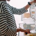 Si te gusta mucho la fruta y le agregas leche es posible que alguna vez hayas terminado con acidez de estómago.