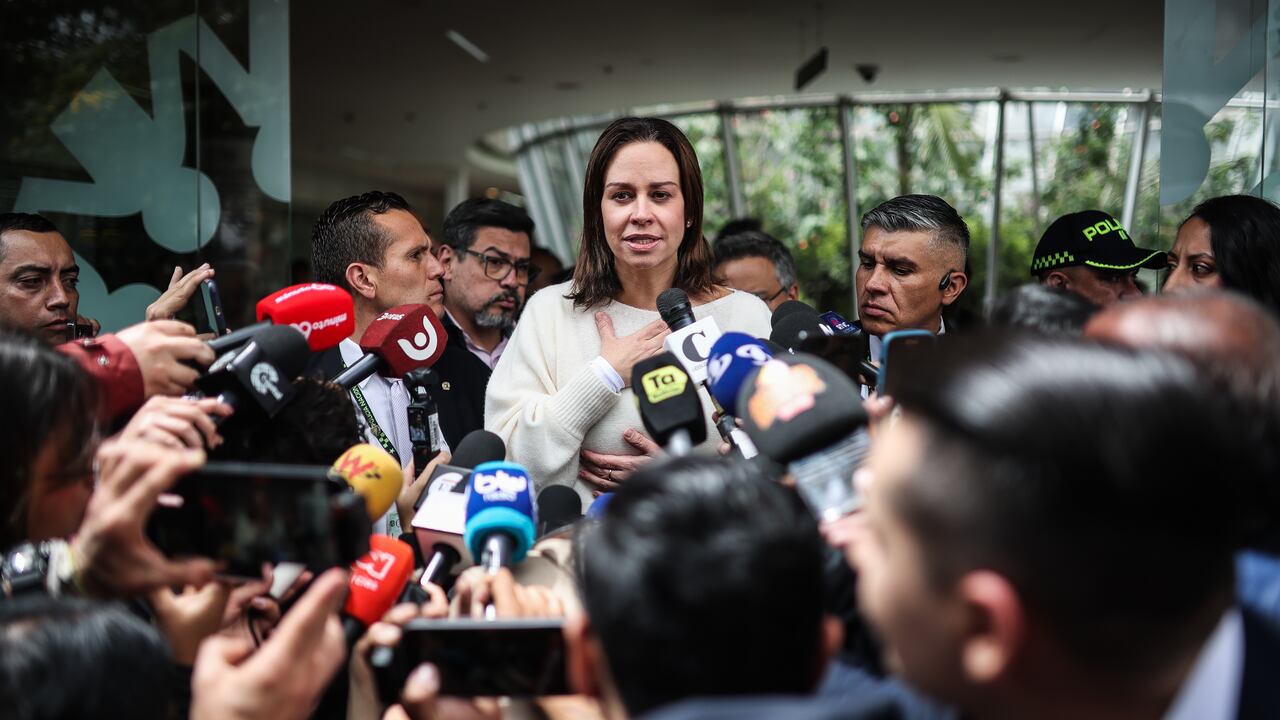 María Claudia Tarazona, esposa de Miguel Uribe Turbay, ha estado informando del estado de salud del senador.