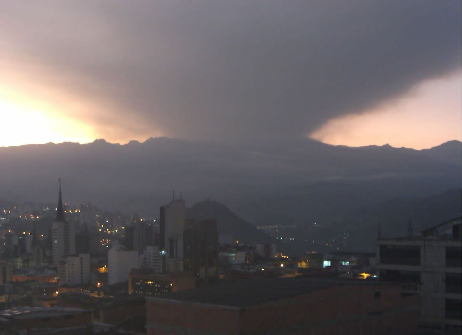 hoy domingo 29 de enero no se ha presentado ninguna emisión de ceniza desde el interior del complejo volcánico