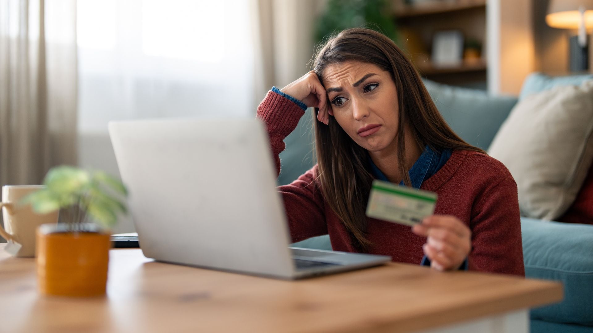 Rápidamente los delincuentes pueden robar el dinero de las personas que compran en línea.