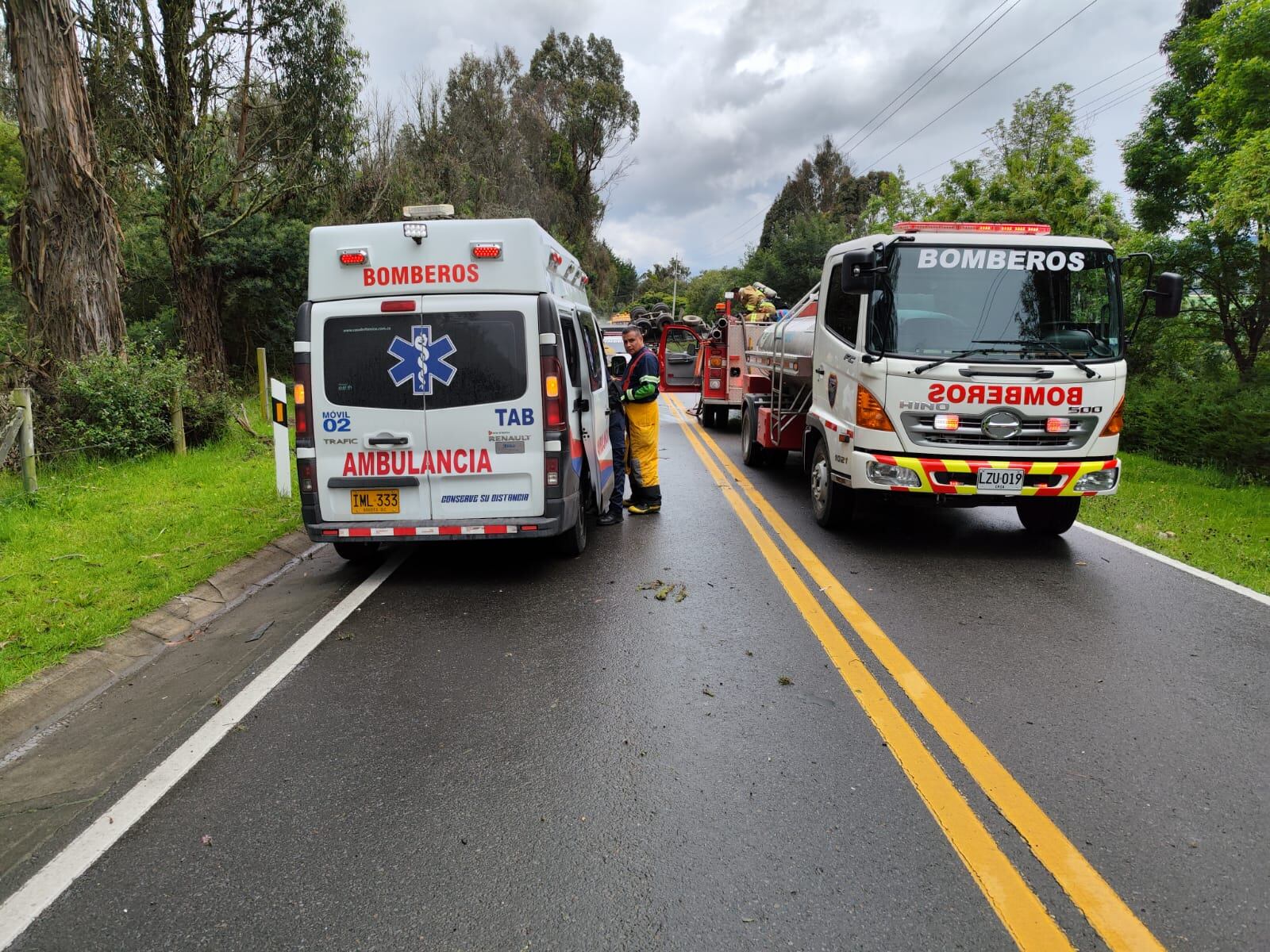 Los Bomberos de Guatavita, Sesquilé y Sopo también hicieron presencia.