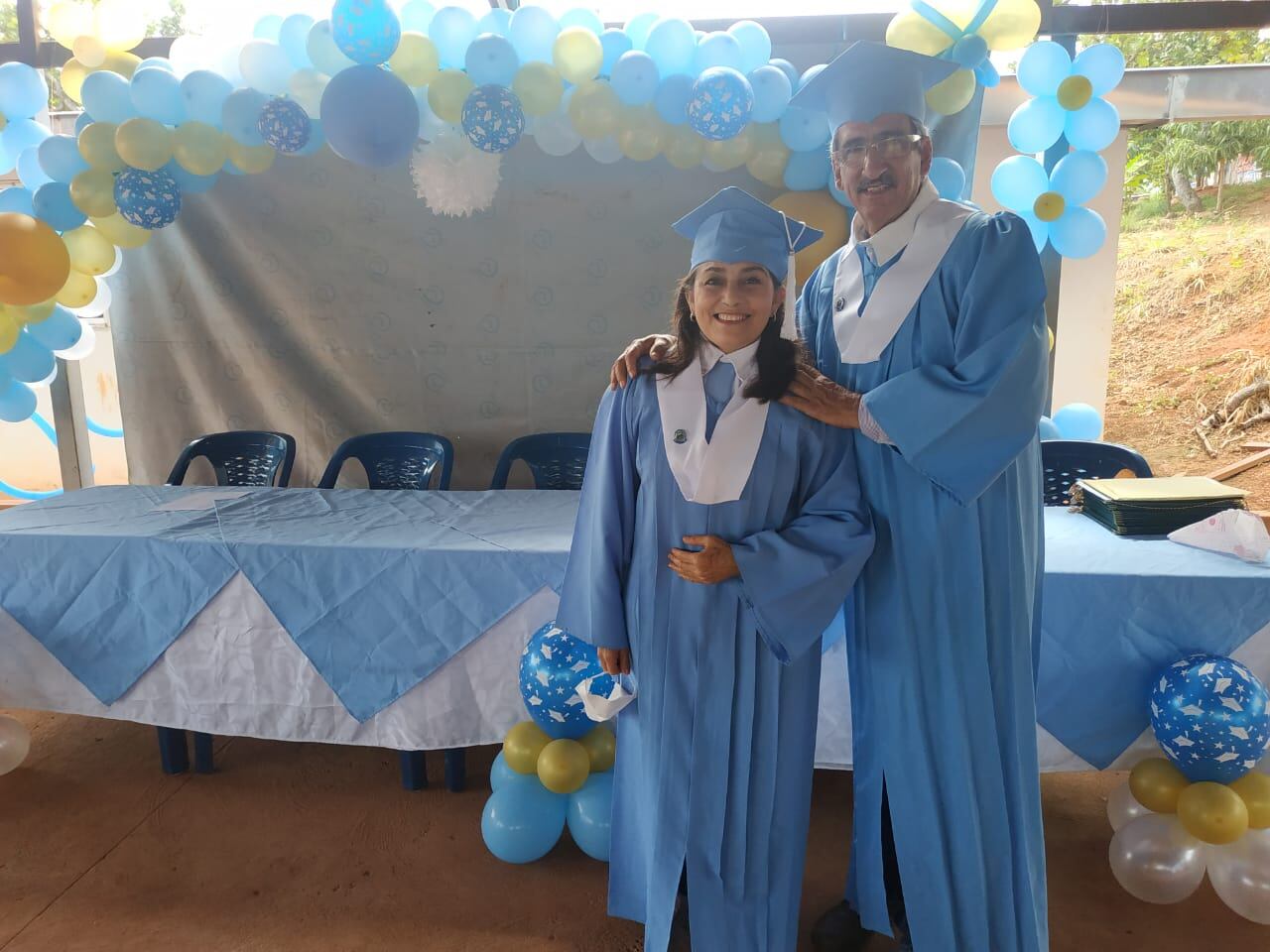 Juián Conrado, excombatiente de las Farc, se graduó de bachiller..