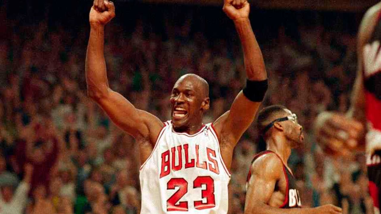 Zapatilladas usadas por Michael Jordan fueron subastadas por un monto récord