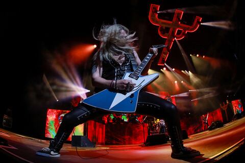 Richie Faulkner demuestra en cada show que no le queda grande la misión de propulsar desde sus seis cuerdas los riffs inmortales de Judas Priest.
