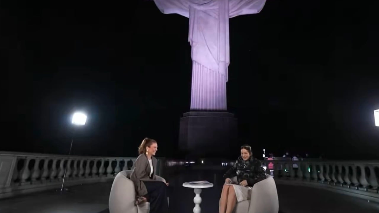 Susto de Rosalía en plena entrevista