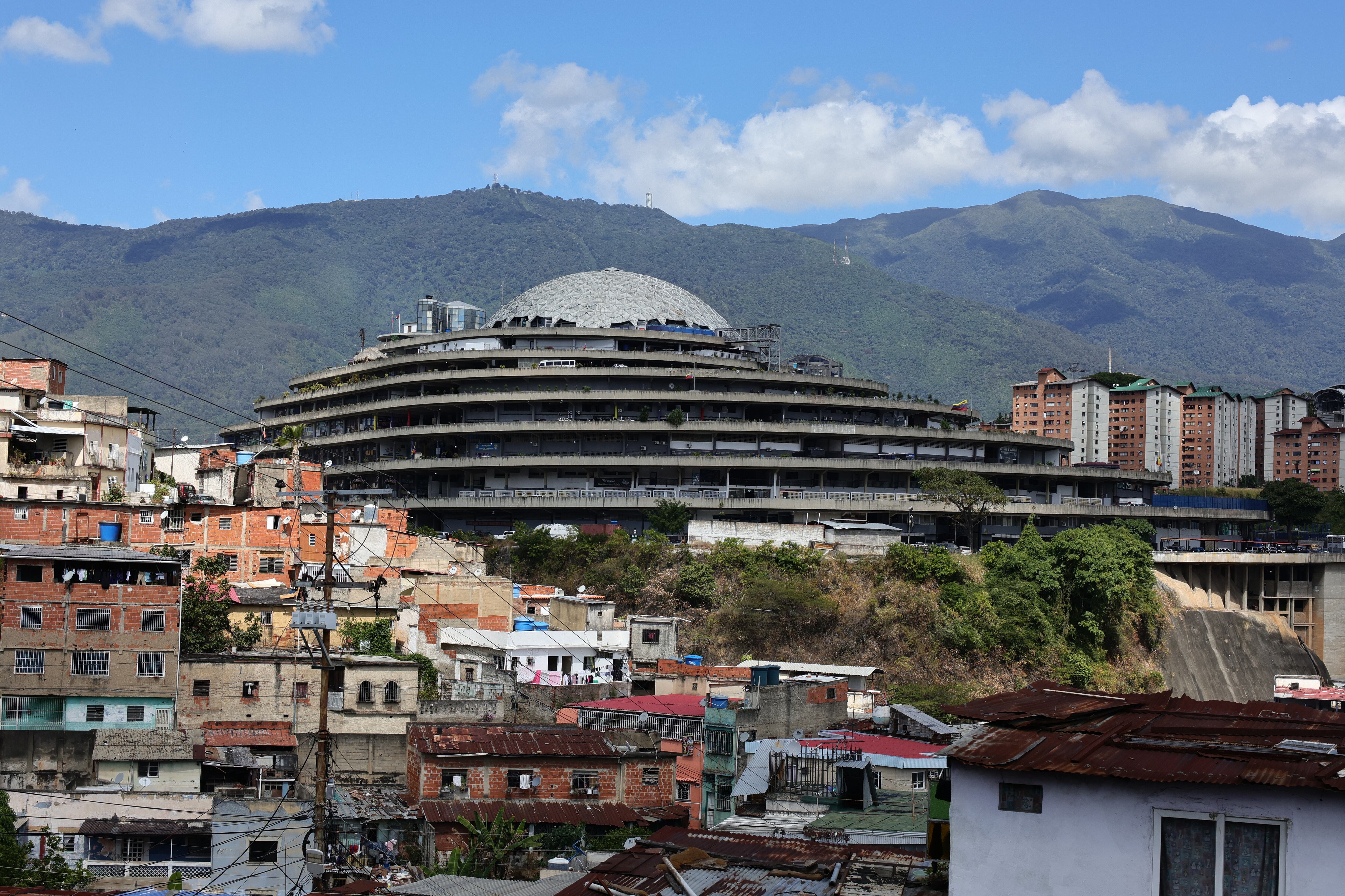 Vista de El Helicoide antes de la liberación de presos el 8 de enero de 2026 en Caracas, Venezuela
