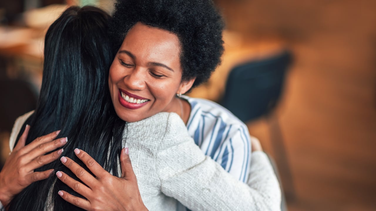 Un estudio de Forbes indica que el 61 por ciento de los empleados confía más en líderes que reconocen sus errores y se muestran auténticos.