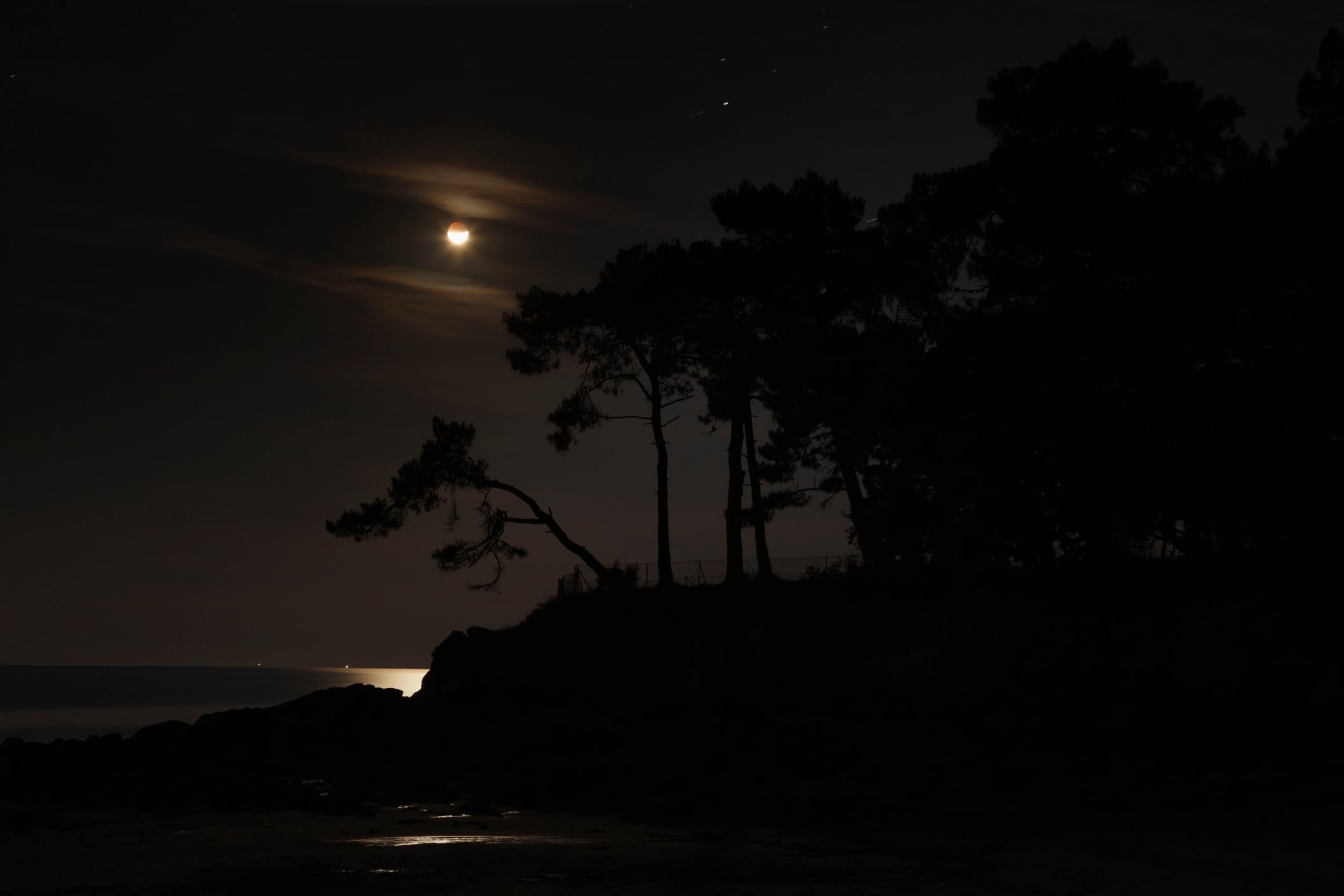 Imagen de un eclipse que oscureció el cielo en Francia.