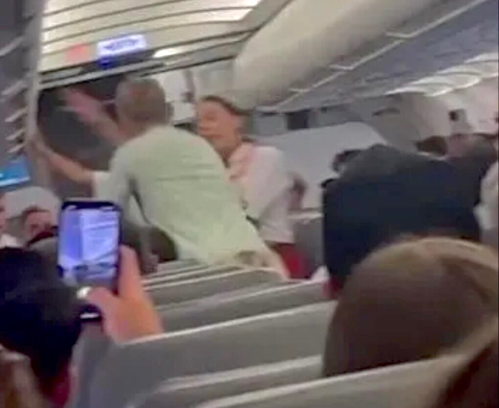 Captura de pantalla YouTube Republic World.